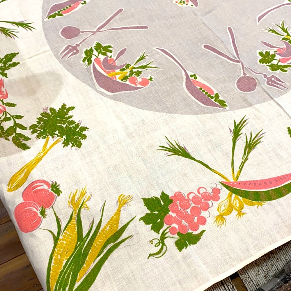 🌸 Vintage linen square table cloth 🌸